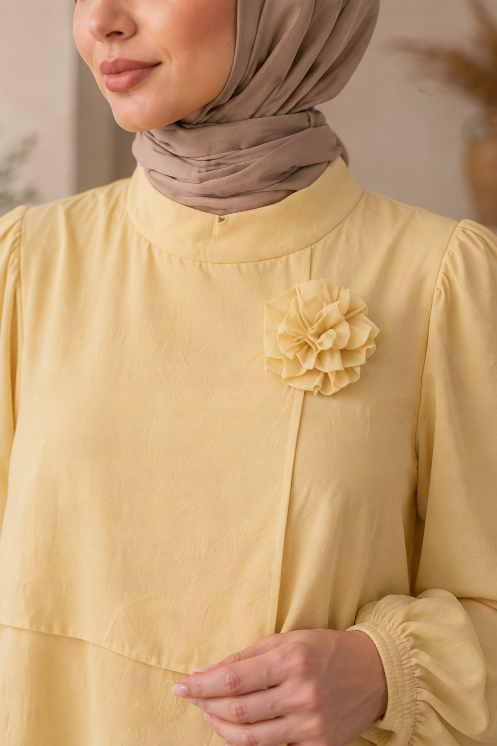 Çiçek Broş Detaylı Pantolon Takım Sarı