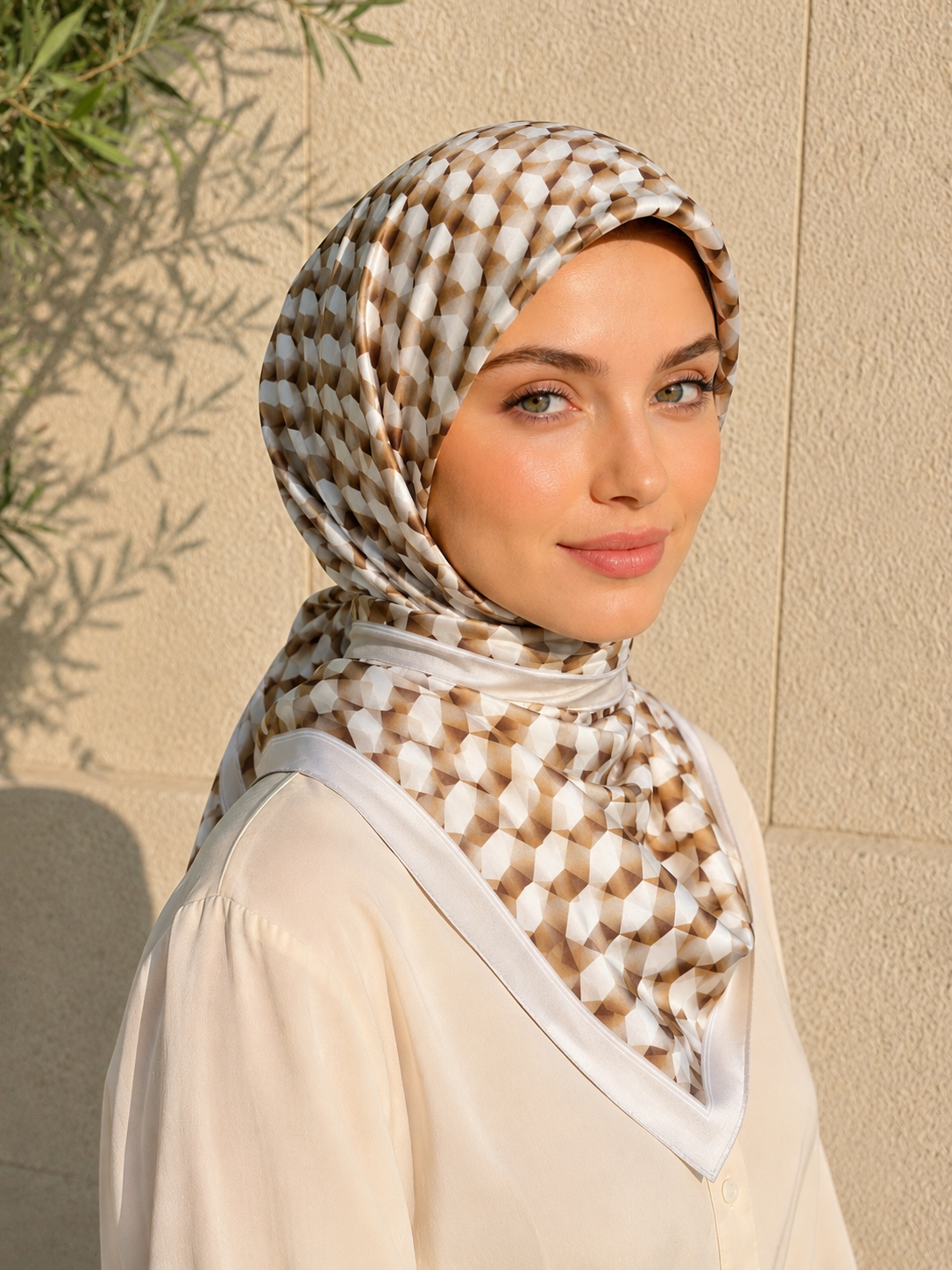 Geometrik Küp Desen Levid’or Twill İpek Eşarp